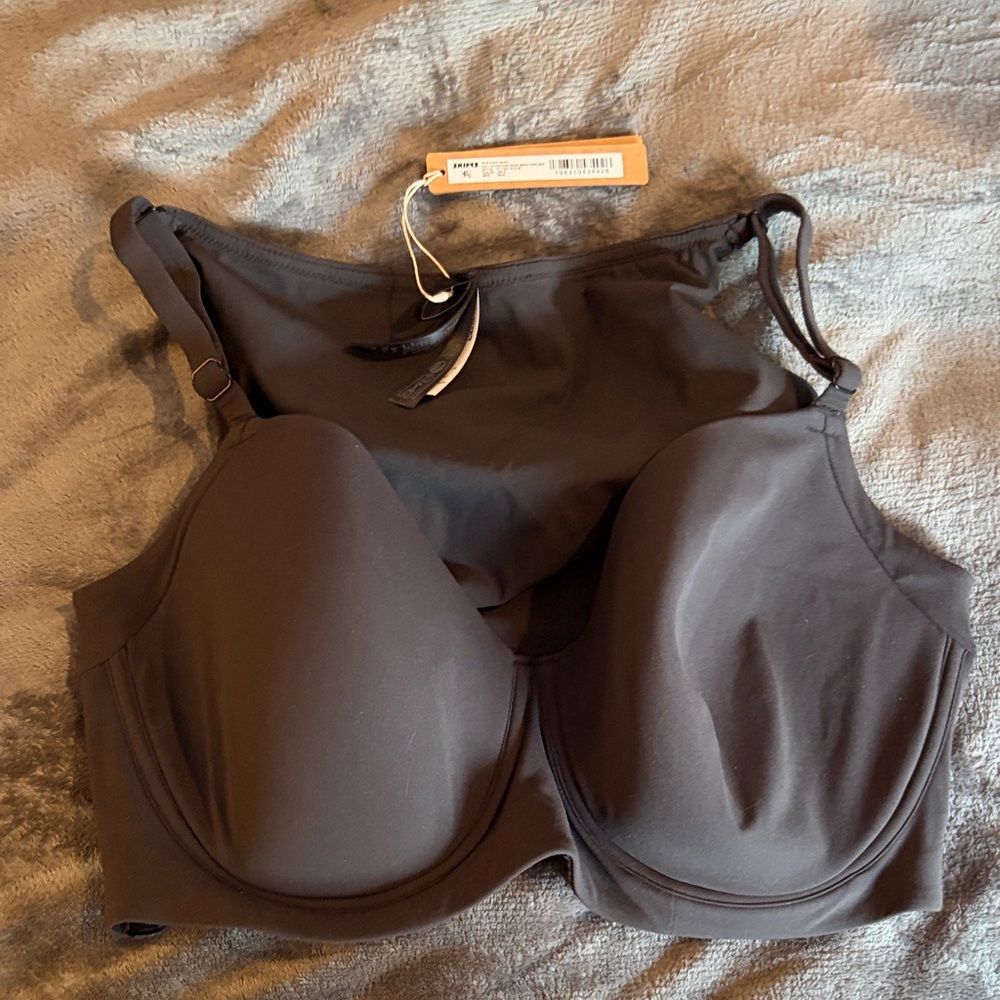 SKIMS Black Smooth Underwire Full-Coverage Bra back smoothing